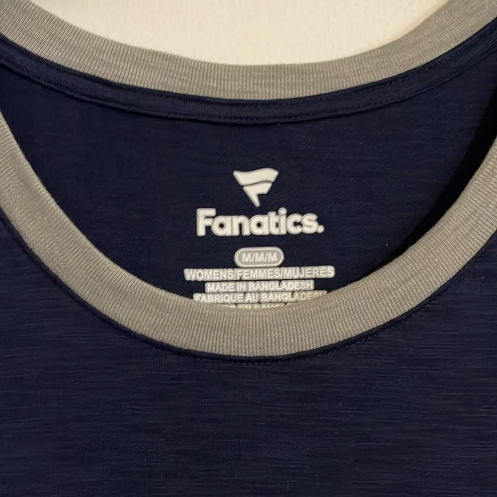 Top Women’s NY Yankees - Picture 2 of 3